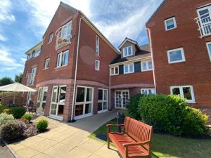 Lovell Court Communal Entrance- click for photo gallery